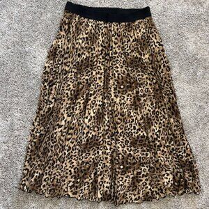 H&M Women’s Leopard print pleated midi skirt Size: US 6